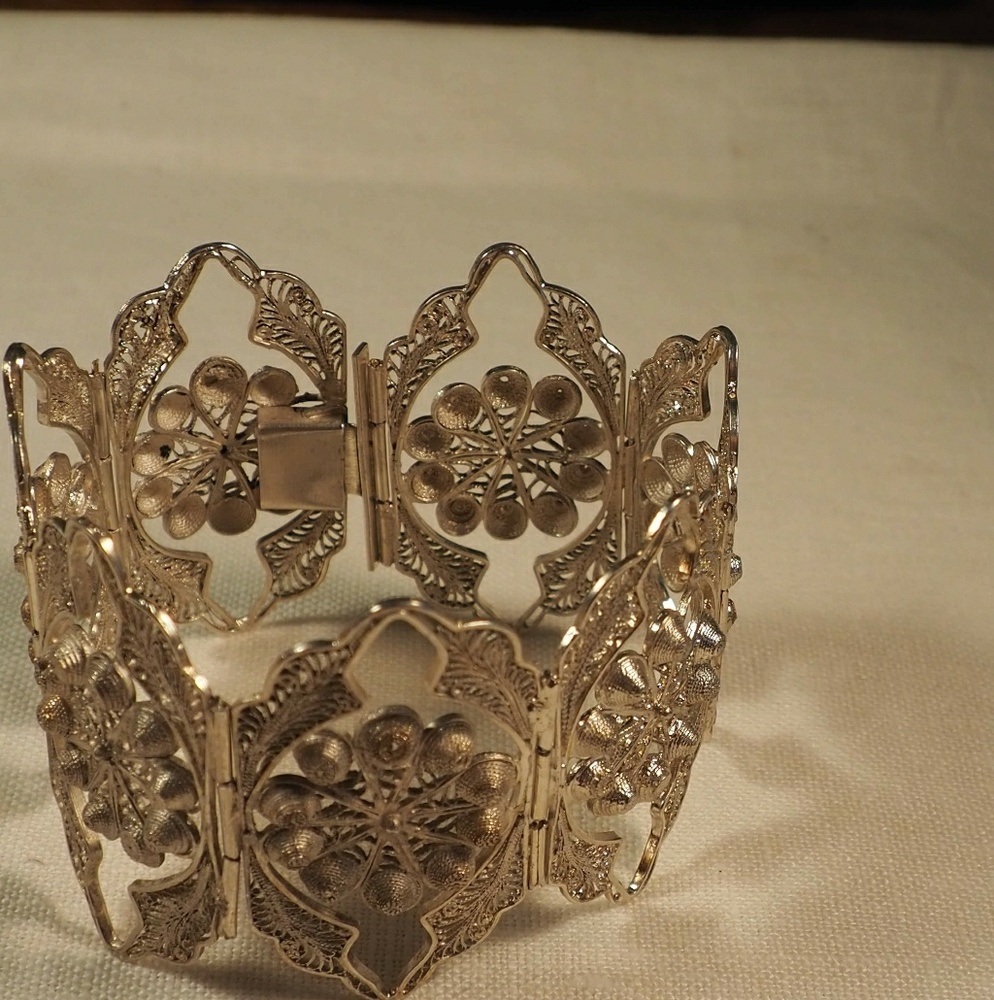 Vintage Hispanic silver wirewrk bracelet.